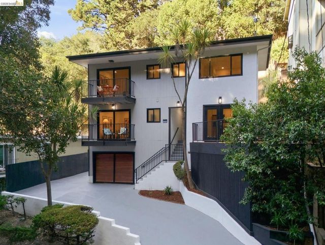 6334 Doran Dr, Oakland