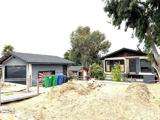 87 Lawrence Avenue, Watsonville