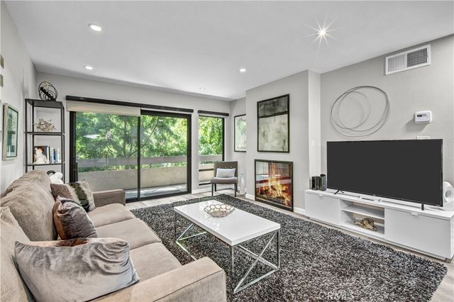 950 N Kings Road # 103, West Hollywood