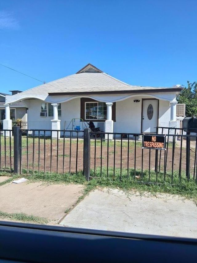355 E Pleasant Street, Coalinga
