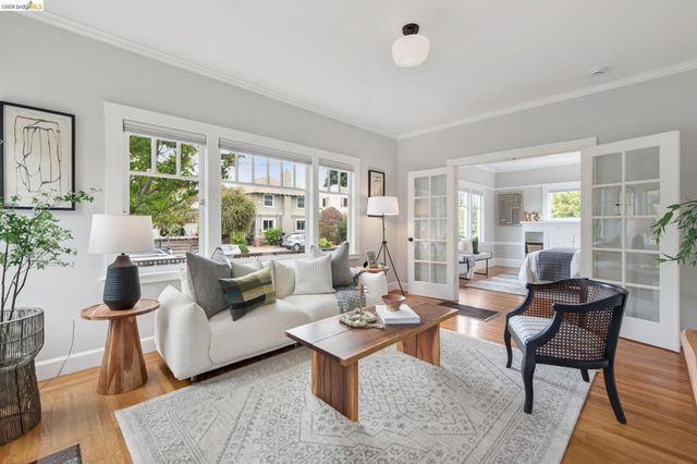 6426 Benvenue Ave # 1, Oakland