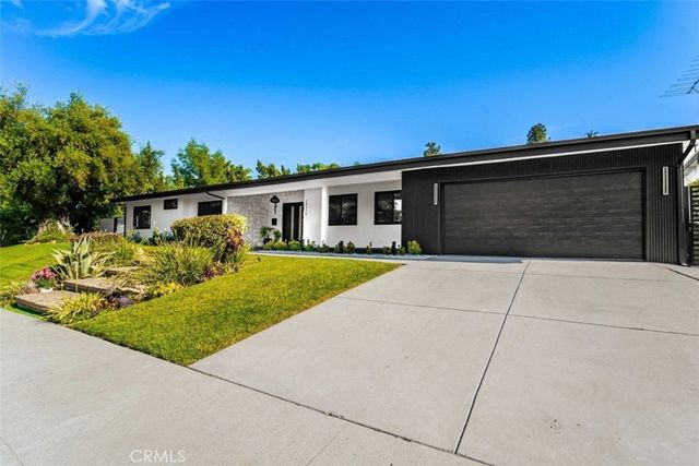 24320 Bessemer, Woodland Hills