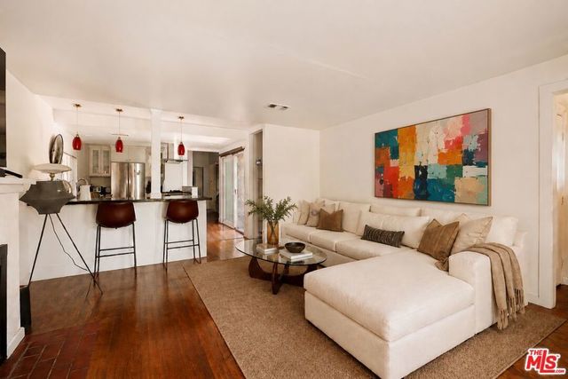 5815 Franklin Avenue, Los Angeles