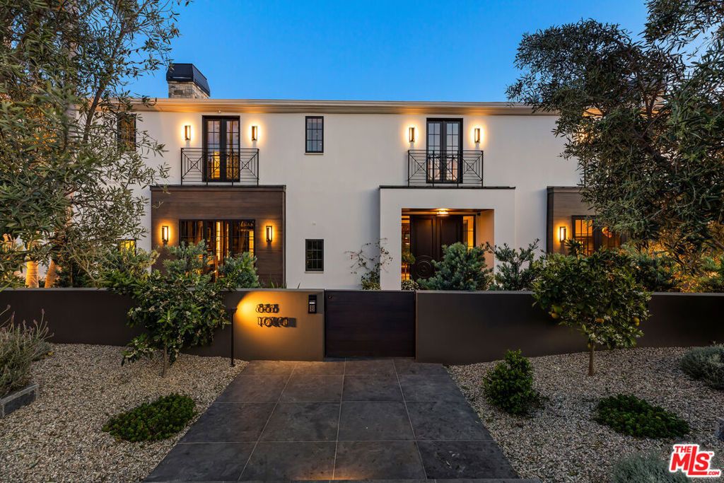 888 Toulon Drive, Pacific Palisades