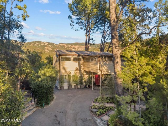 2025 Mckain Street, Calabasas