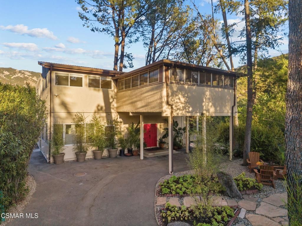 2025 Mckain Street, Calabasas