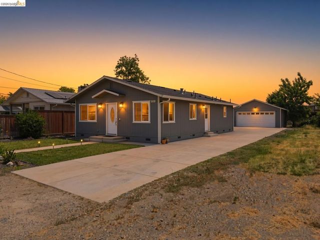 4585 Summer Ave, Olivehurst
