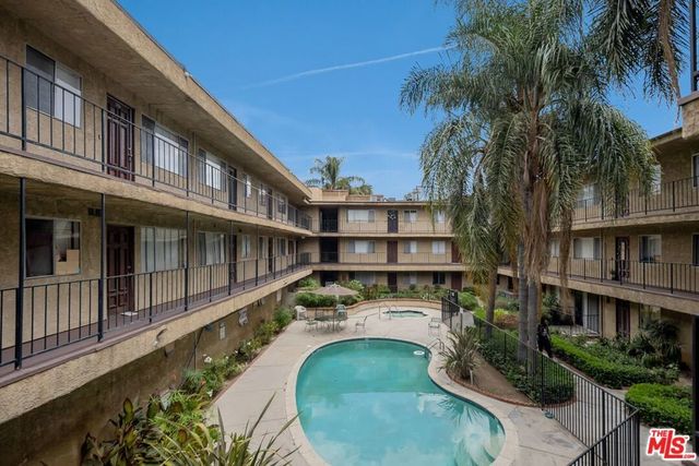 8505 Columbus Avenue # 307, Los Angeles