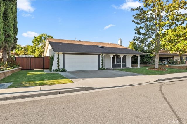 1111 W La Entrada, Anaheim