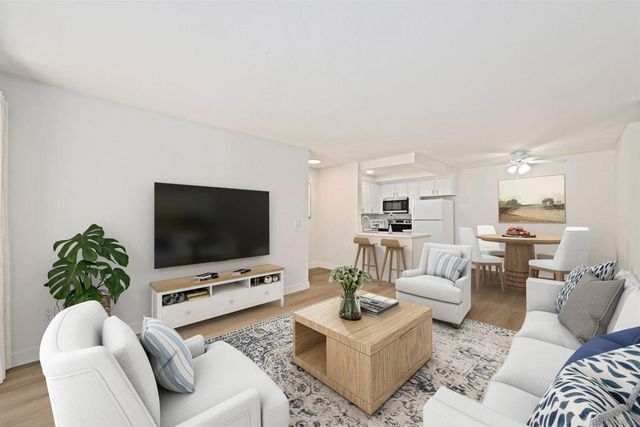 432 Edgehill Ln. # 145, Oceanside