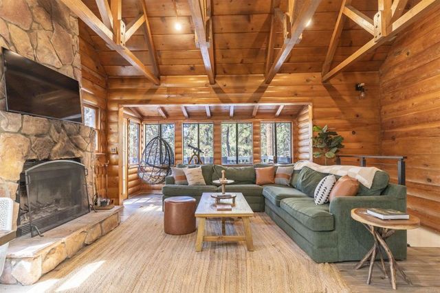 131 E Aeroplane Boulevard, Big Bear City