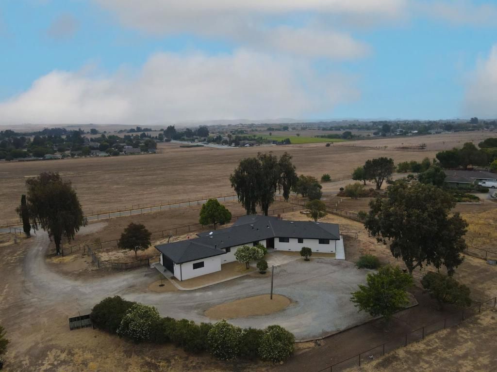 1667 Santa Ana Road, Hollister