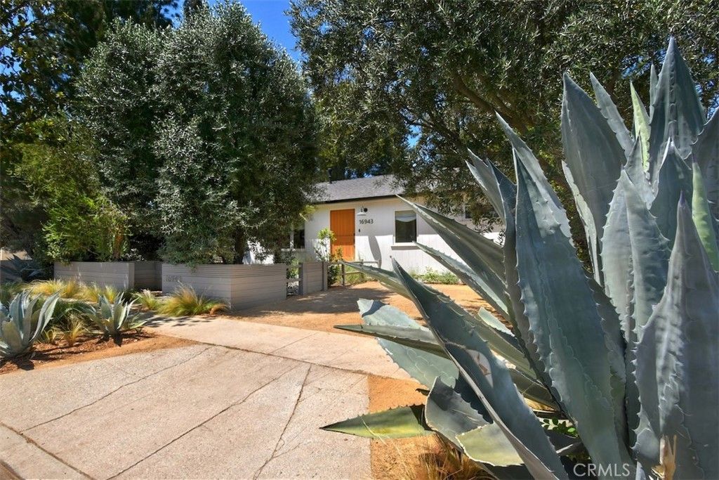 16943 Hartland, Lake Balboa