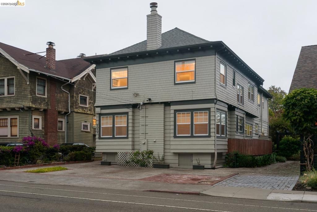 357 Alcatraz Ave, Oakland