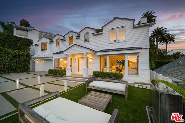 1330 Londonderry Place, Los Angeles