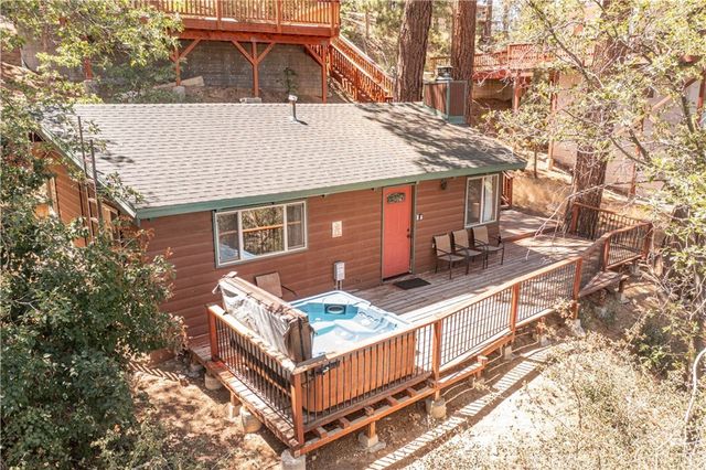 528 Villa Grove, Big Bear City