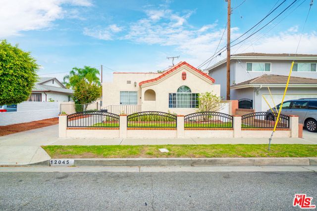 12045 Rives Avenue, Downey