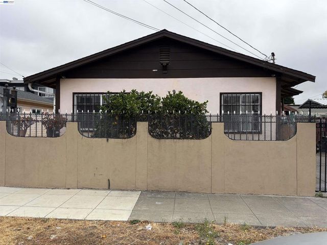 9024 Olive St, Oakland