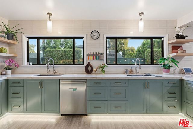 5220 Mary Ellen Avenue, Sherman Oaks