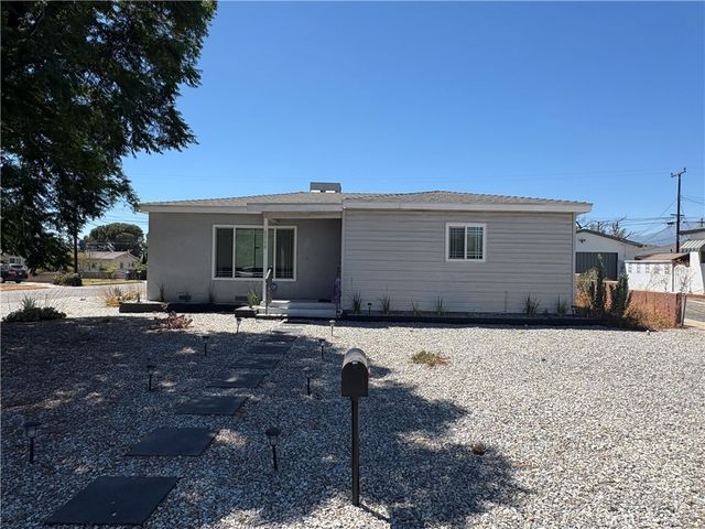 8568 Evergreen, Fontana