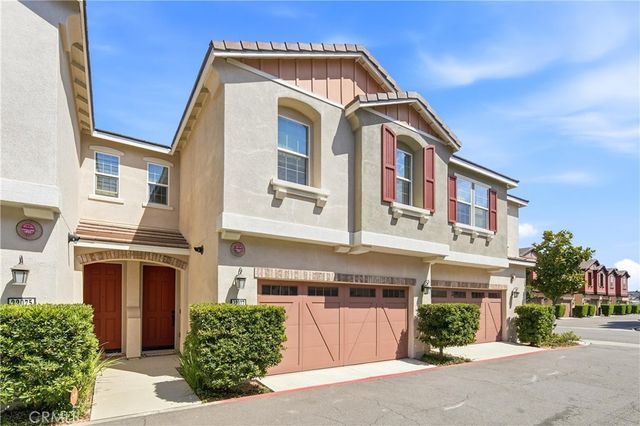 22077 Barrington, Saugus
