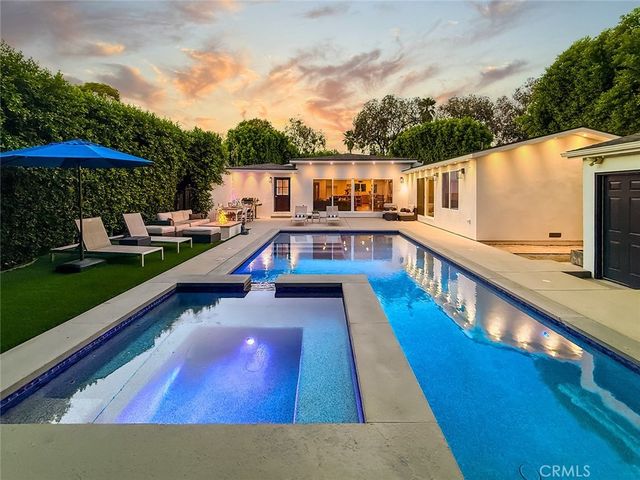 15722 Magnolia, Encino