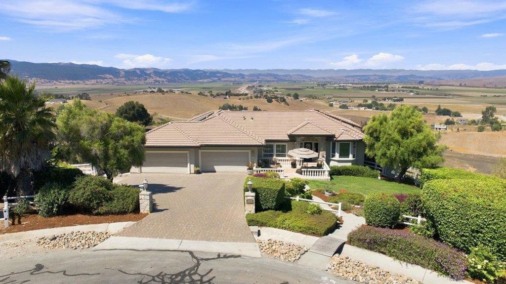 323 Taryn Court, Hollister