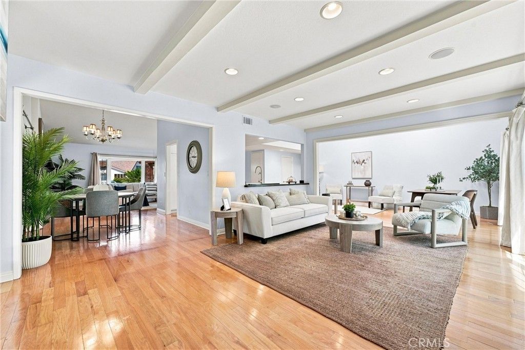 2142 Fallen Leaf, Tustin