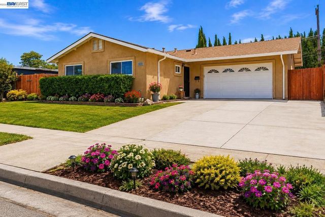 40071 Leslie St, Fremont