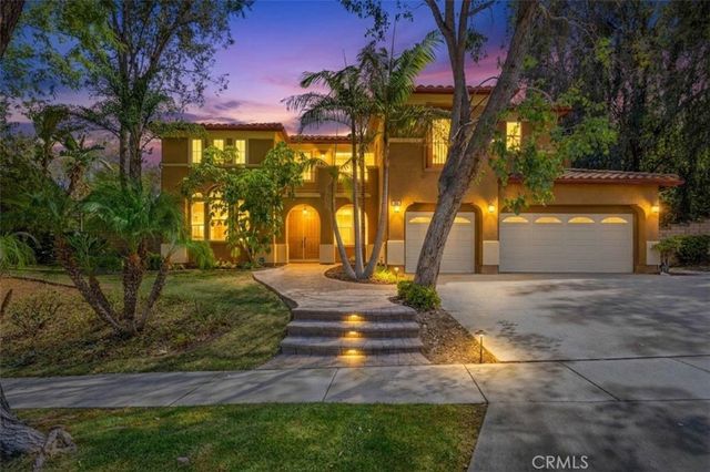 1568 Vandagriff, Corona
