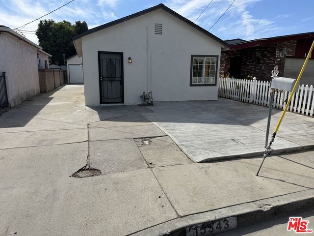 15343 Pimenta Avenue, Paramount