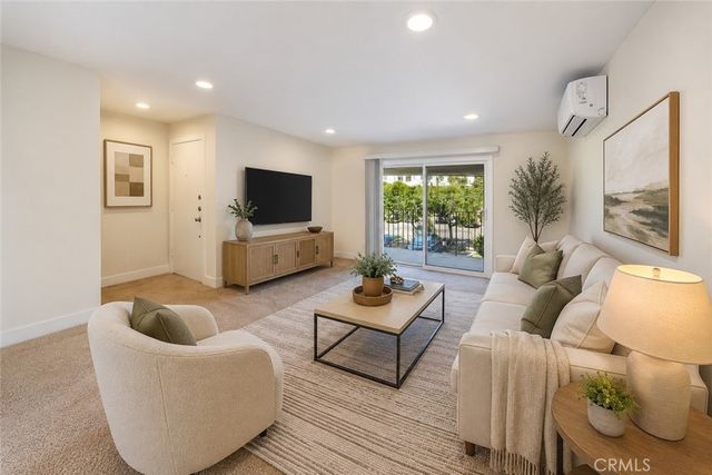 11138 Aqua Vista St # 19, Studio City