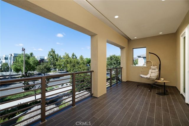 251 Follyhatch, Irvine