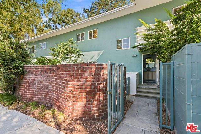 5328 1/2 Village, Los Angeles