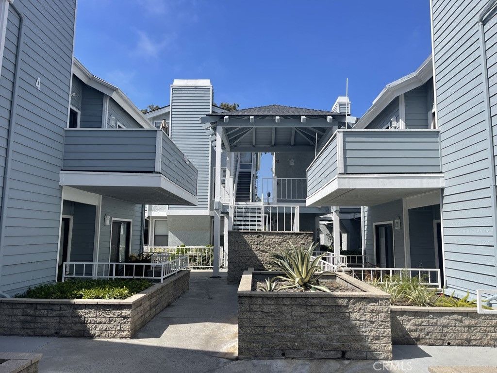 16960 Algonquin Street # I-204, Huntington Beach