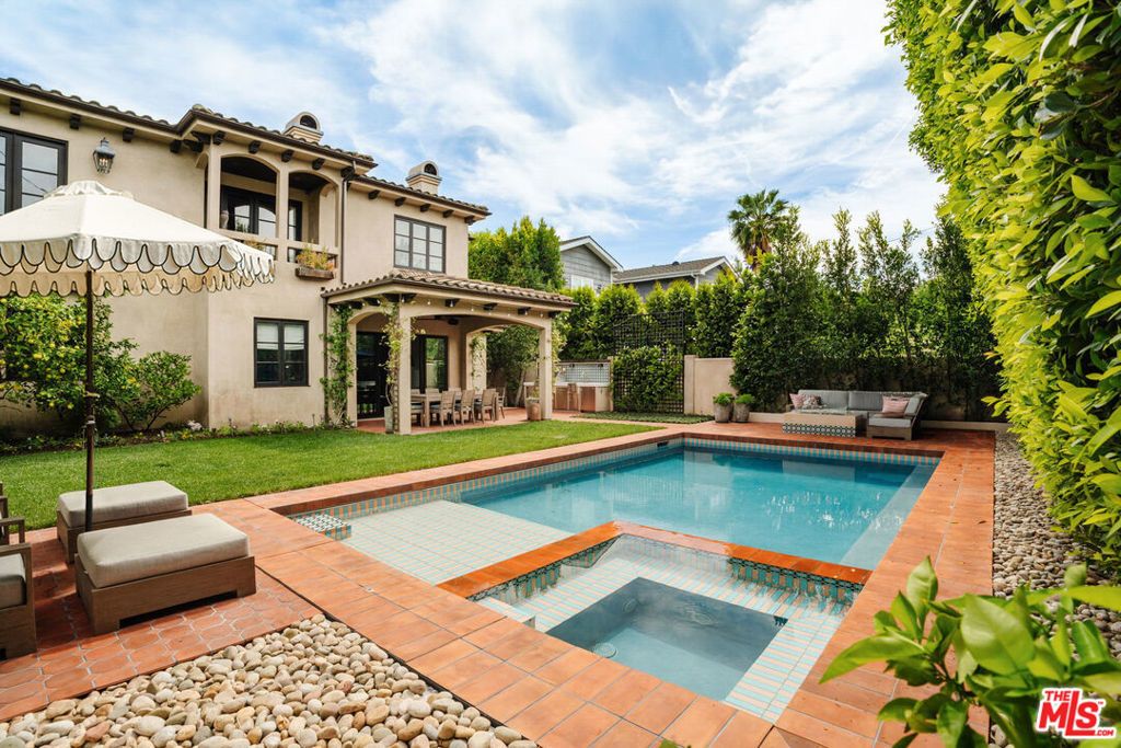 11432 Aqua Vista Street, Studio City