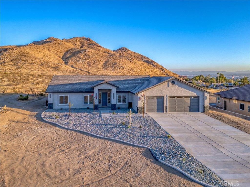 19721 Roanoke Road, Apple Valley