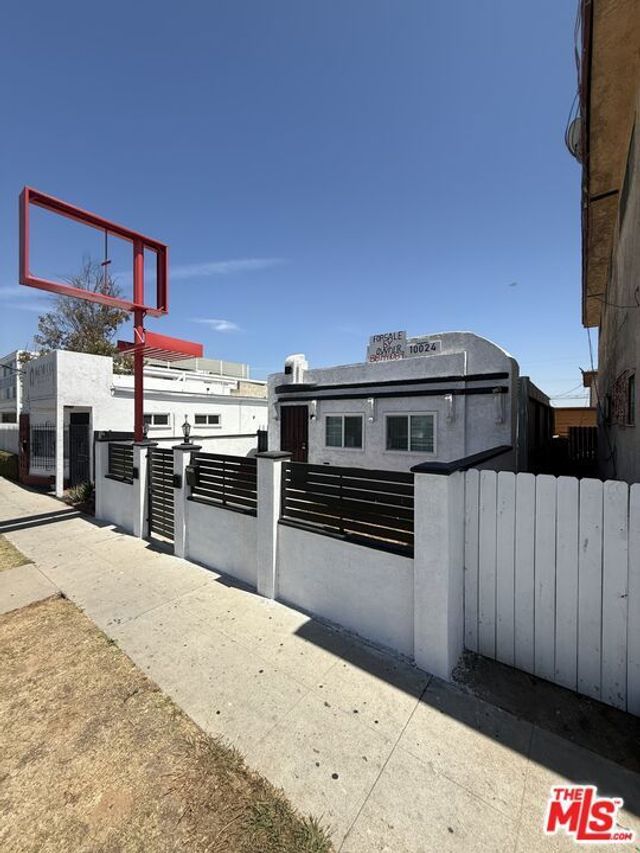 10024 S Western Avenue, Los Angeles