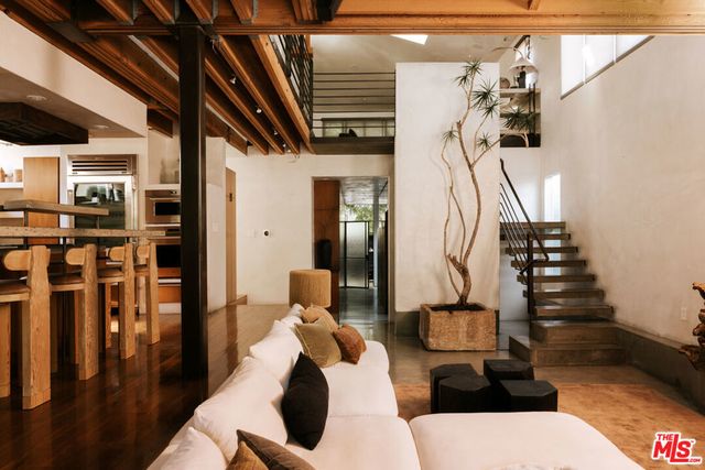 554 Westminster Avenue, Los Angeles