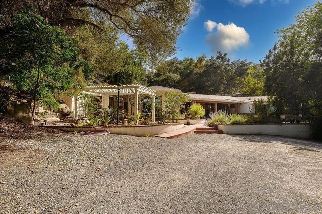 9707 Shadow Rd, La Mesa