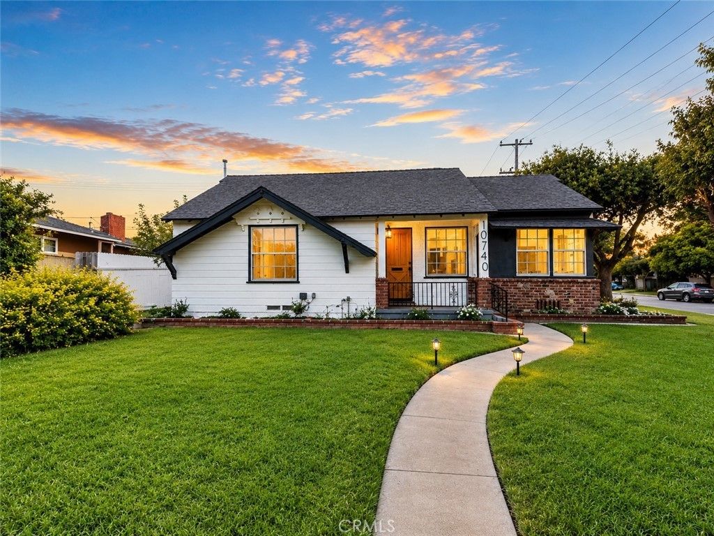 10740 Shellyfield, Downey