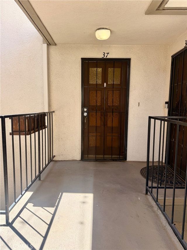 2575 37 E 19th, Signal Hill