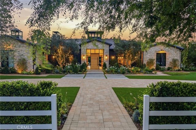 5241 Twin Oaks, Hidden Hills
