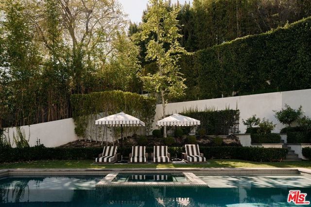 2331 Chislehurst Drive, Los Angeles