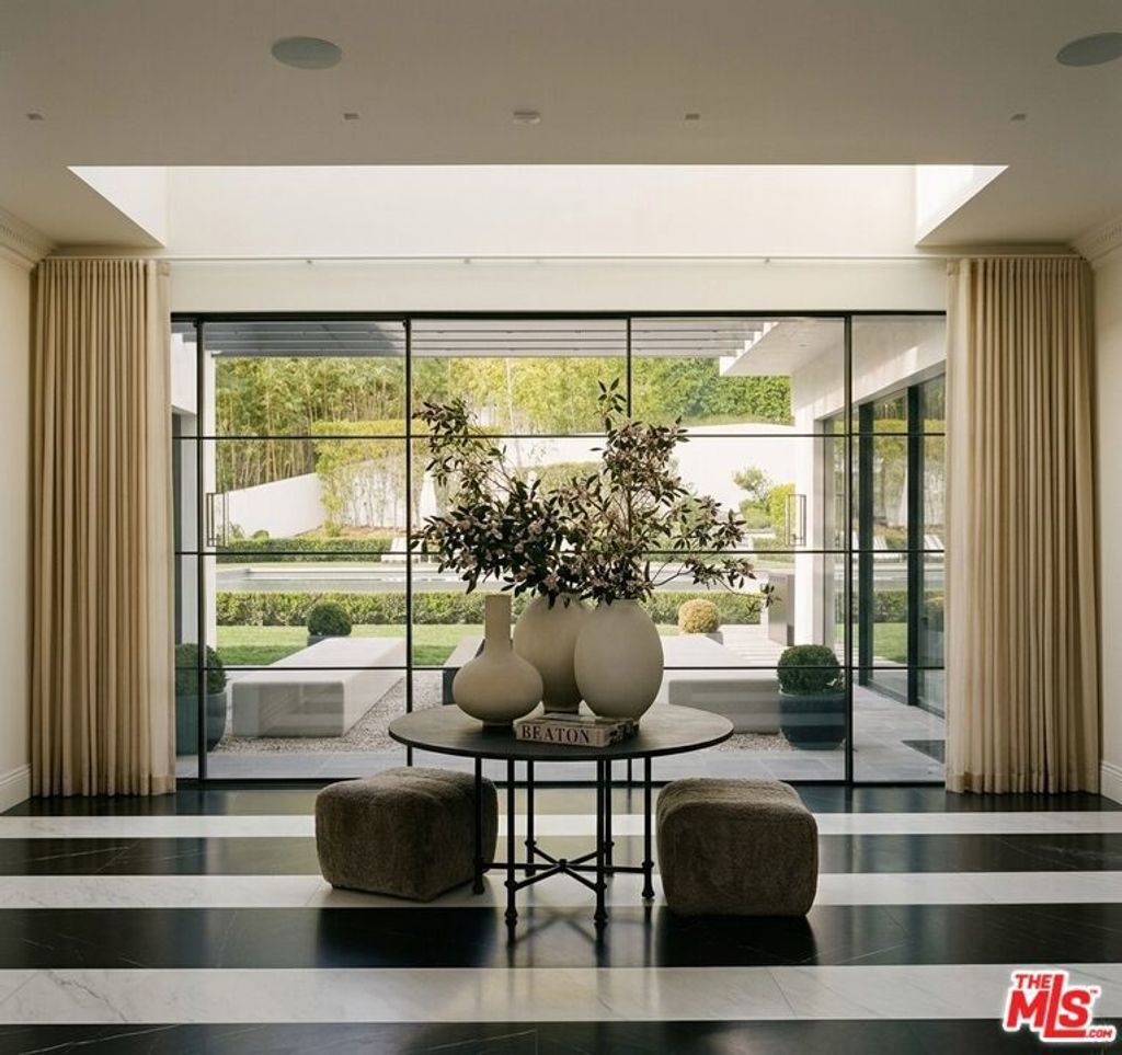 2331 Chislehurst Drive, Los Angeles