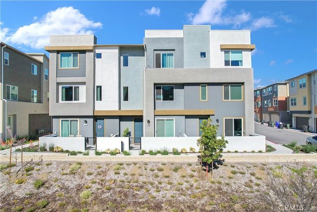 27582 Manzanita Way, Valencia