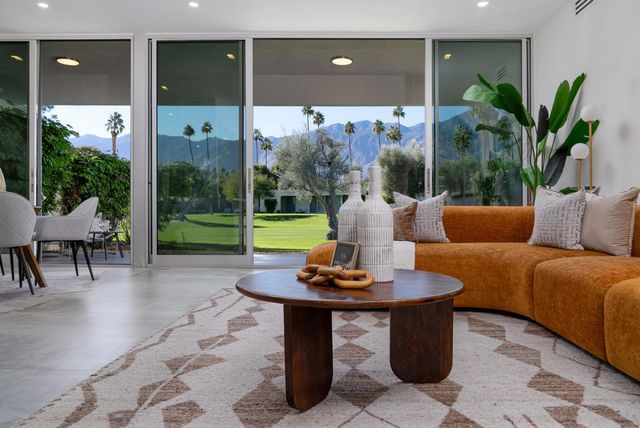 80 Lakeview Drive, Palm Springs