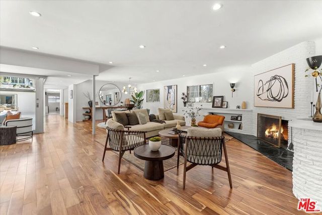 266 S Highland Avenue, Los Angeles