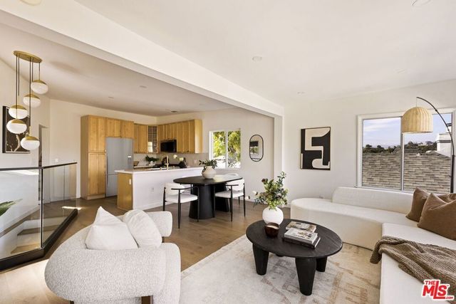 6837 Cahuenga Park Trail, Los Angeles