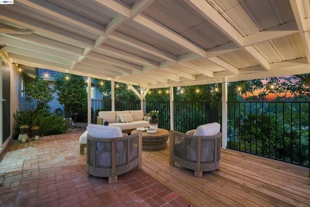 327 Kingston Ave, Martinez